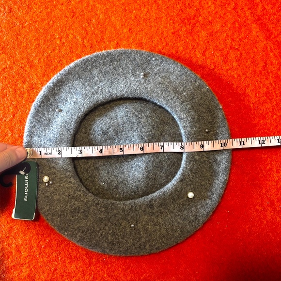 Grey wood felt beads embellished beret hat NWT - Picture 6 of 6